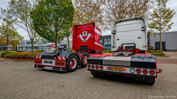 20251019-Tom-Holding-00228